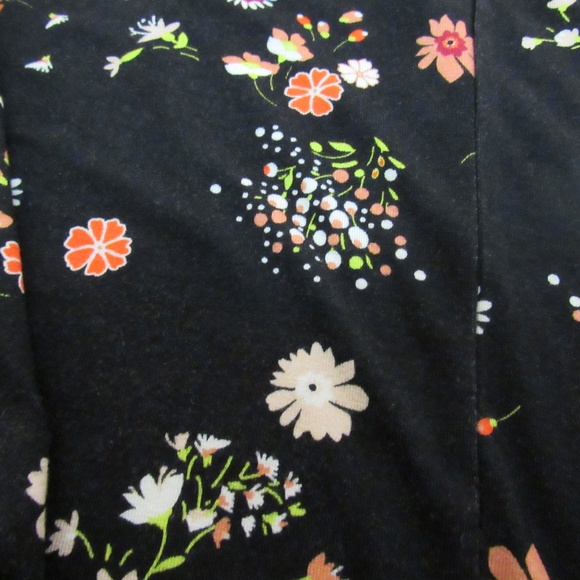 Salaam black tunic top with flowers - Picture 4 of 5